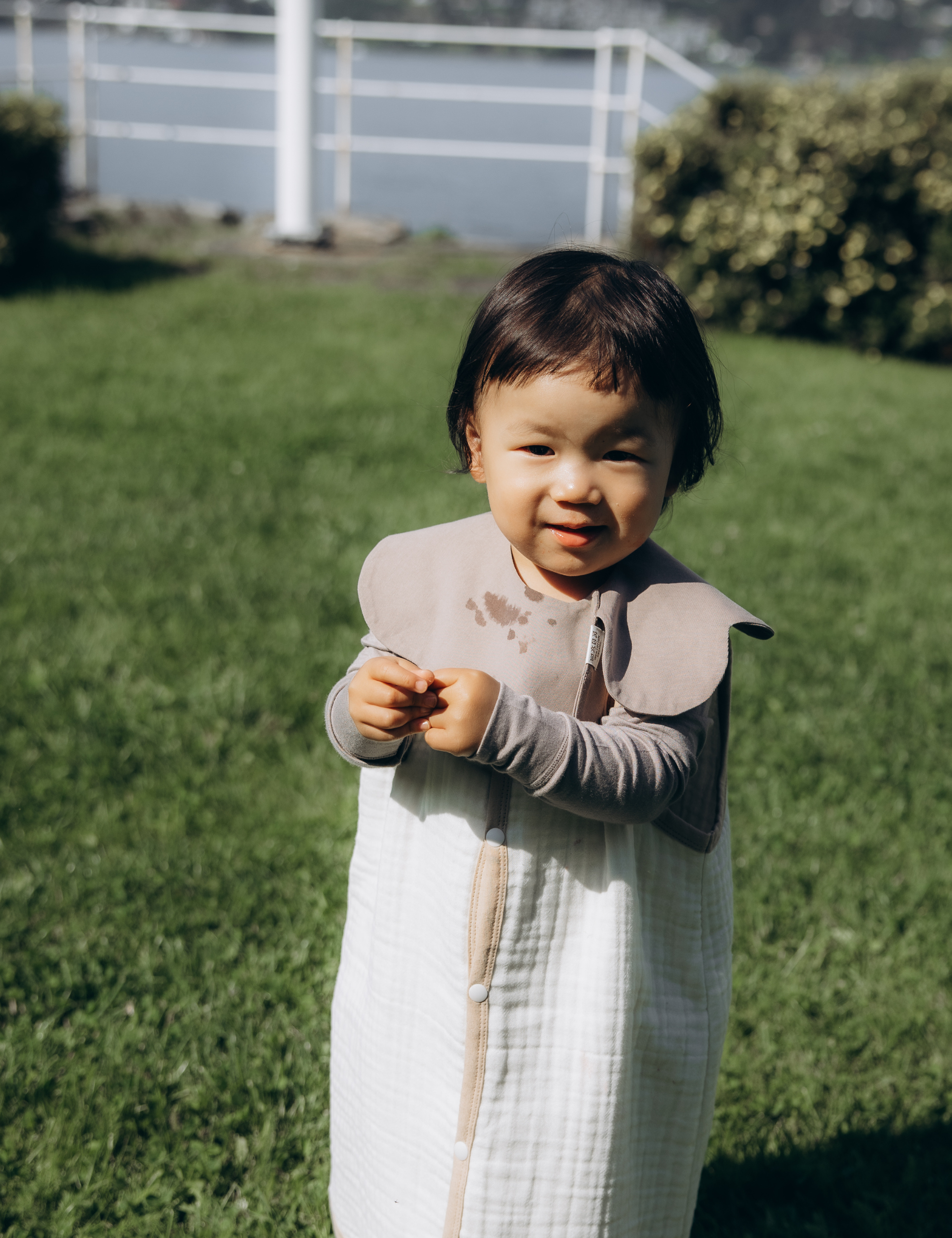 Blomst Bib - catechu brun