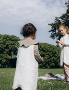 Blomst Bib - catechu brun