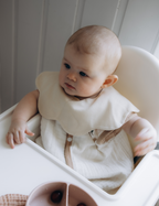 Blomst Bib - rabarbra krem