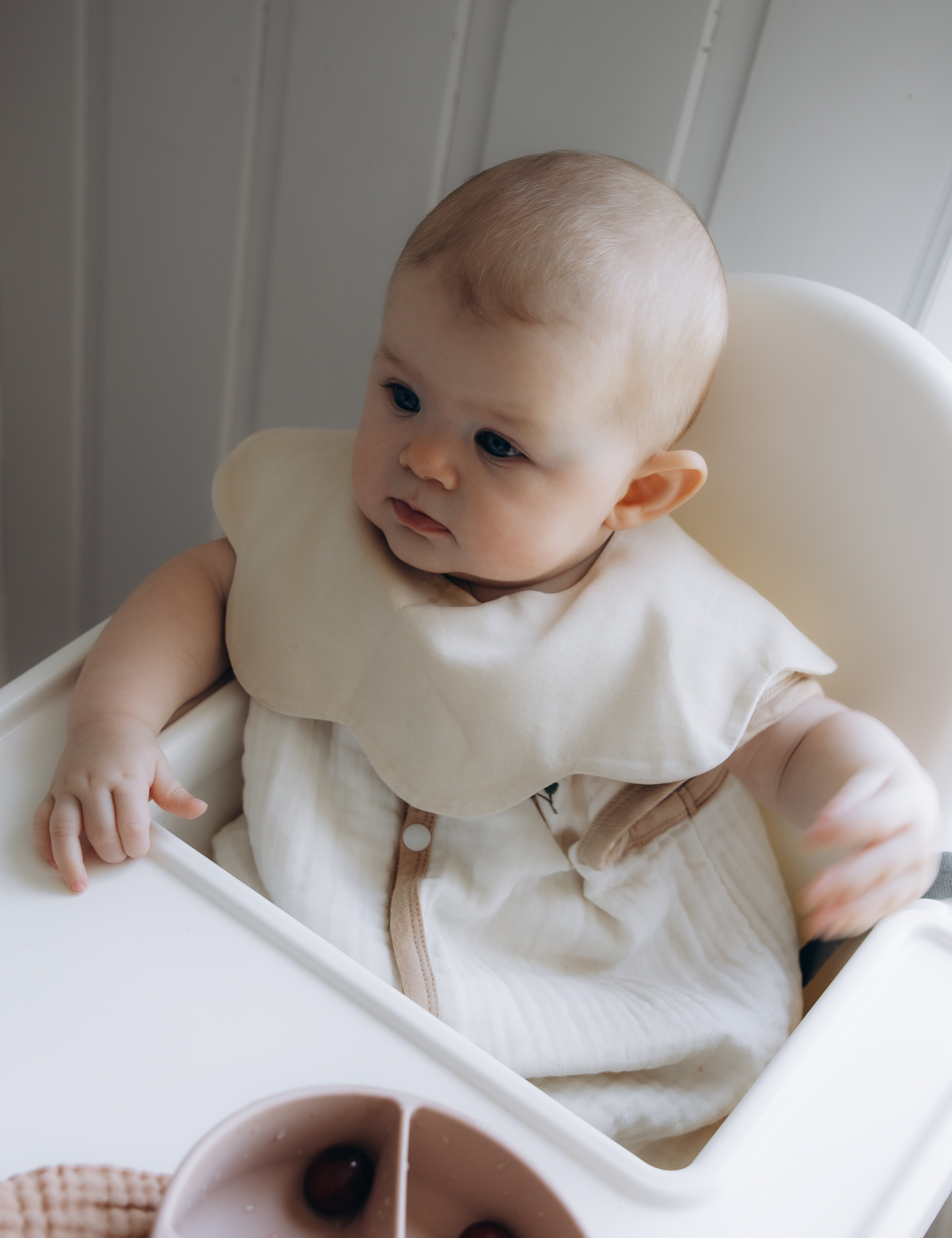 Blomst Bib - rabarbra krem