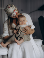 Blomst Bib - rabarbra krem