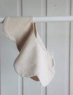 Blomst Bib - rabarbra krem